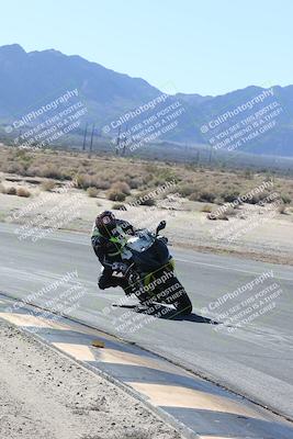 media/Dec-01-2025-Moto Forza (Mon) [[2daa91e15f]]/3-Beginner Group/Session 3 (Turn 16 Inside)/